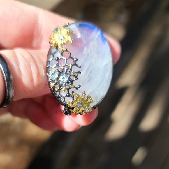 HUGE GORGEOUS Moonstone & Aquamarine brooch w/24k Gold Spiders - Picture 5 of 11